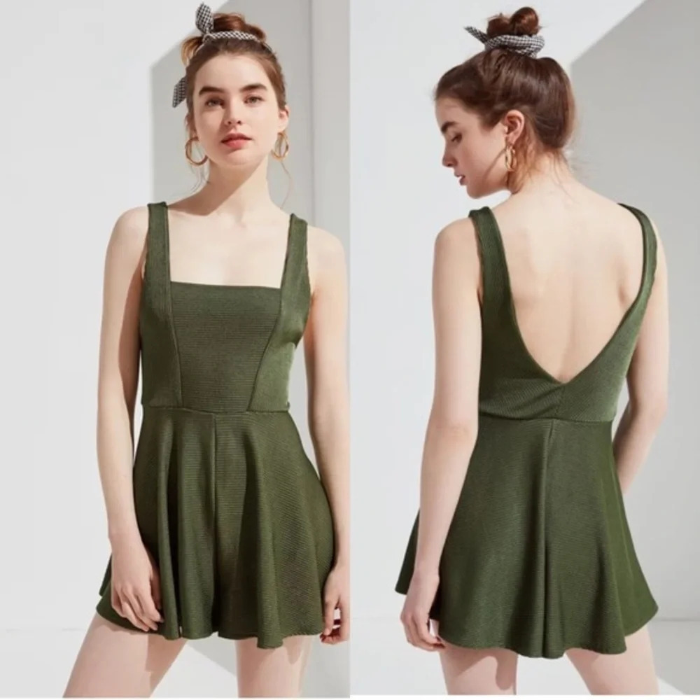 URBAN OUTFITTERS Green Square-Neck Ribbed Knit Romper‎ Size Small